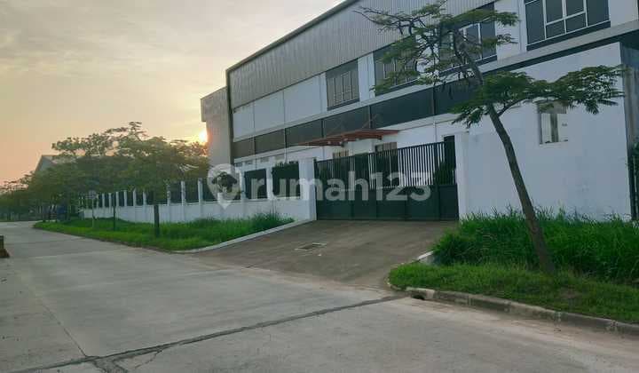 Dijual Gudang Siap Pakai Area Bekasi Kawasan Pergudangan Marunda Center Blok J No.18 Lt= 3.595 M2 Total = 2.867 M2 Listrik = 33.000 Va Air PDAM Industri Mengahadap / Posisi Gudang = Hook Sertifikat Shgb A/N Pt Harga Rp. 36 M Exclude Ppn