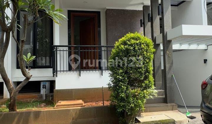 Dijual Cepat Rumah 3 Lantai di The Willow Townhouse, Ragunan, Ps Minggu, Jakarta Selatan. Luas Tanah 195M2 / Luas Bangunan 330M2 Kamar Tidur 4+2. Kamar Mandi 3+1 Listrik 2200Watt. Air Sumur Hadap Timur Surat SHM Harga 5.5M Nego