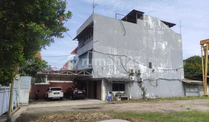 Dijual Tanah/Kavling di Jln. K.h Hasyim Ashari Cipondoh - Tangerang Luas Tanah : 1680 M2 ( 25 X 65 M2) SHM Ada Bangunan Ex Kantor 300M2. Lokasi Sangat Strategis di Bulovard Utama dan Jalur Komersil ( Jalan Raya 2 Arah). Harga 15 Jt / Meter. Nego