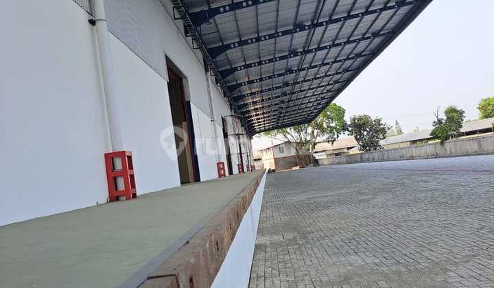 Gudang Cikarang Disewa Luas Tanah: 1,9 Ha Luas Bangunan: 10,000M2 Surat: Shgb Harga Sewa: 60,000, / M²/Bln- Nego Listrik:per Chamber 6,600 Watt Air: Tanah Ada Loading Dock Ppn N Pph :11,%Potong Pph Minimal Sewa:3 Th Tinggi Celling Pinggir 9 Tengah 12