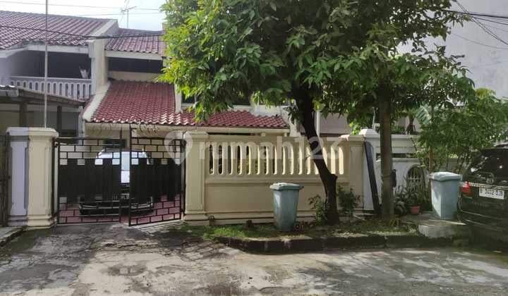 Di Jual Rumah di Jl. Pluit Mas 3, Jembatan Tiga Pluit, Jakarta Utara. LT 7x25 (200m2) LB 150m2 KT 4+1. KM 3 Listrik 3500w. Air PAM Hadap barat Surat SHM Note: Jalan 3 mobil carport 2 mobil Dekat Rs family Harga 4.8m nego