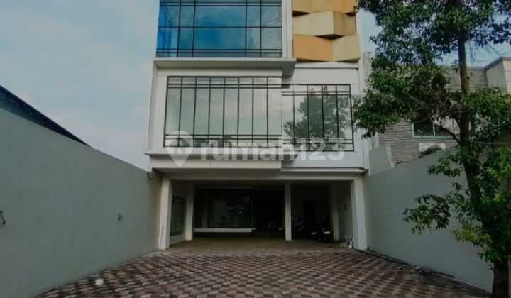 Dijual Gedung Kantor - Dewi Sartika, Cawang Jakarta Timur Spesifikasi: Luas Tanah: 285 M² Luas Bangunan: 755 M² Sertifikat: Shgb Bangunan: 5 Lantai + Dak Listrik: 50 Kva Lift: 1 Unit (8 Orang) Mobil: 8 Unit Motor: 10 Unit Harga 25 M Negotiable