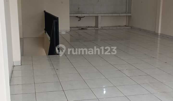 Di Sewa Ruko di Kav Dki Meruya Utara Jakarta Barat Ruko Baru Tingkat 3 Lantai 4.5 X 15 Meter Listrik 4400W Air Sumur Bor. Hadap Utara Harga Sewa 125 Jt/ Thn