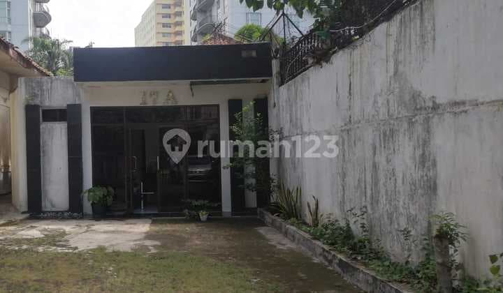 Dijual rumah Tua Hitung Tanah Jl. Surabaya kel. Menteng, kec. Menteng Jakarta Pusat cafe & restaurant, hotel, motel, toko sepanjang jalan LT: 398m2 LB 200 m2 SHGB 2036 Gol. C HARGA : Rp 19.9Milyar Cocok utk rumah, kantor, usaha
