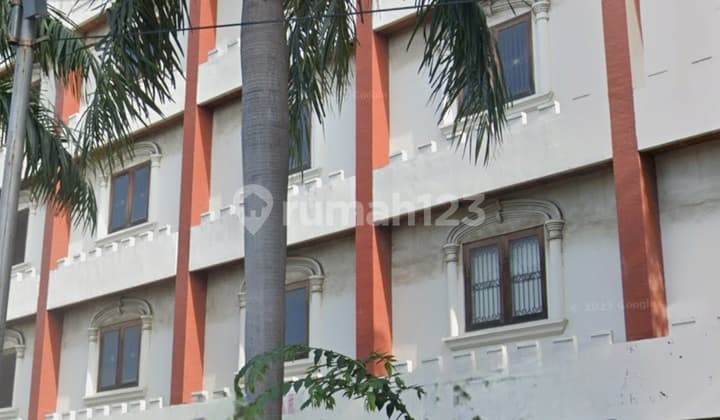 Jual Cepat Ruang Usaha Jalan Pakin Pasar Ikan Jakarta Utara Luas Tanah 1400 M2 ( 22,5M2 X 66 M2) LB 1900 M2 Tingkat 4,5 Lantai Cocok untuk Bussines/ Hotel/ Resto/ Fungsional Hall. Ada Lift Nya Tingkat4.5 Lantai. Sertifikat HGB Harga 30 M Nego