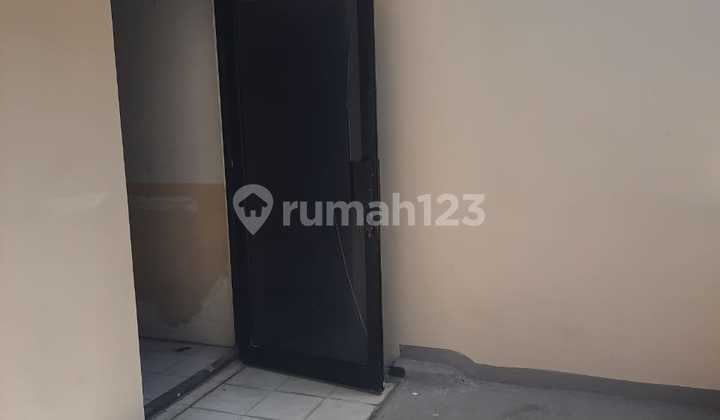 Dijual Ruko di Prisma Kedoya Plaza Kedoya Jakarta Barat Luas Tanah : 66 M² Luas Bangunan : 258 M² Shgb Sd 1 Juli 2028 Dimensi 4,8 X 15 Meter Listrik 7500 Watt. Pam. Harga 3,8 M Nego