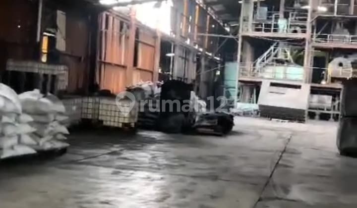 Di Jual Cepat Ex Pabrik Kawasan Industri Modern Cikande - Serang Lt 18,768 M2. Lb 6072 M2 Shgb 2030 # Exit Tol Cikande 1 Km # Listrik 230000 W # Office # Kontener 40 Fit * Harga Rp 2,5 Jt/M2* Hitungnya Tanah 18.768 M2x 2,5 Jt Ya = Rp 46 M ,- Nego