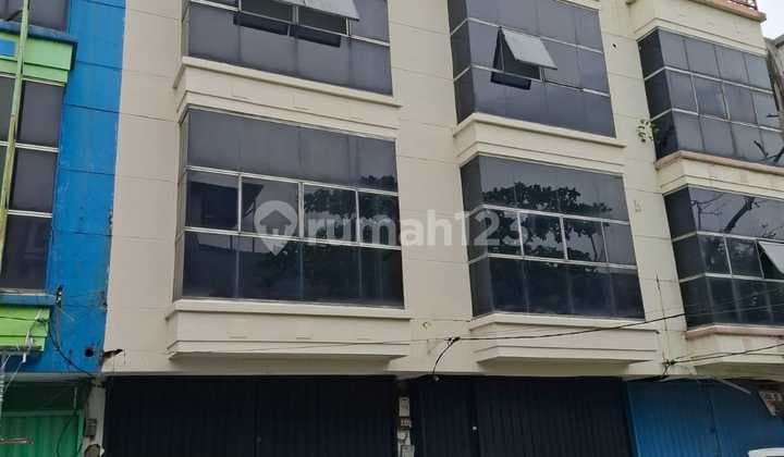 For Sale 2 Adjacent Shophouses - Inside Daan Mogot Complex - Tangerang City SHM * Land Area 135 M² / Building Area 219 M² (Per Shophouse) Total Land Area for 2 Shophouses 270 M2 / Building Area 438 M2* 3 Floors :Zap: Electricity 10,600 Watt Piped Water Price: Rp 2.7 Billion / Unit 2 Units: Rp 5.4 Billion
