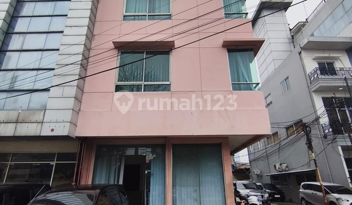 Kantor For Sale In Jakarta Selatan, Dki Jakarta Dua Ruko Gandeng Tingkat 4 Lantai di Lokasi Strategis Komersil Jl. Dr. Saharjo, Tebet, Lb : 725 M² - Lt: 176 M² - Dimensi: 9,8 M² X 18 M² - Sertifikat SHM Listrik : 64.500 W Harga 20 M Nego