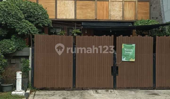 Dijual Rumah di Permata Buana, Puri Kembangan, Jakarta Barat. LT 8X17 (136M2)/Lb 210M2 Tingkat 3 Lantai KT 1+1. KM 1 Sertifikat SHM Hadap Utara Note: Lebar Jalan 3 Mobil Akses Tol Dekat Hanya 3 KM Dekat dengan Mall Lippo Puri Harga 4M Negotiable