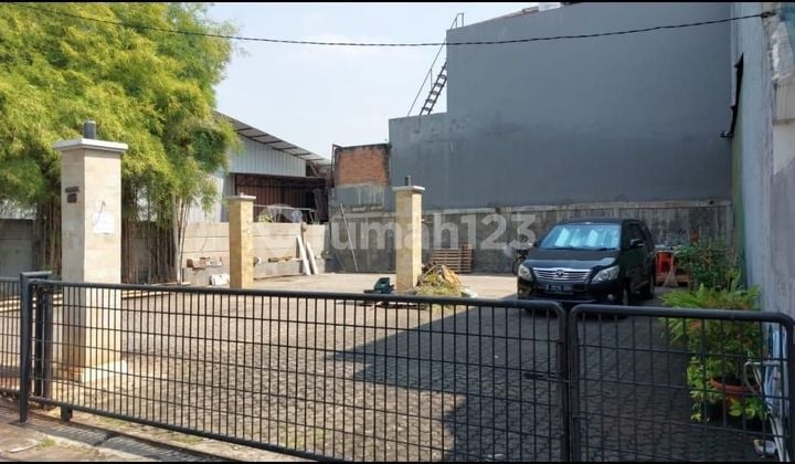 For Sale: Citra 3 Land Plot in Kalideres, West Jakarta
Size: 13 x 16 m²
Land Area: 202 m²
SHGB until 2033
Facing: East
Condition: Already concreted
Price: 3.2m (Negotiable)