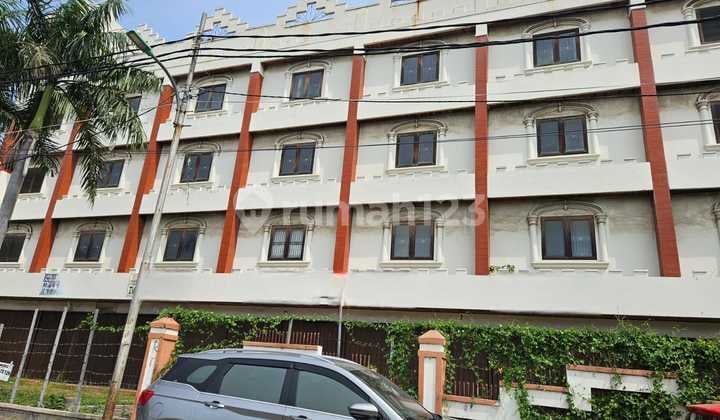 Di Sewakan Cepat.... Ruko Gandeng Tujuh ( 7 Unit ) Jalan Pakin Pasar Ikan Jakarta Utara LT ( 1400 M2) LB 1900 M2 Tingkat 4,5 Lantai Ada Lift Nya Cocok untuk Bussines/ Hotel/ Resto/ Fungsional Hall/ Ruang Usaha Lain Harga 500Jt Nego/Tahun