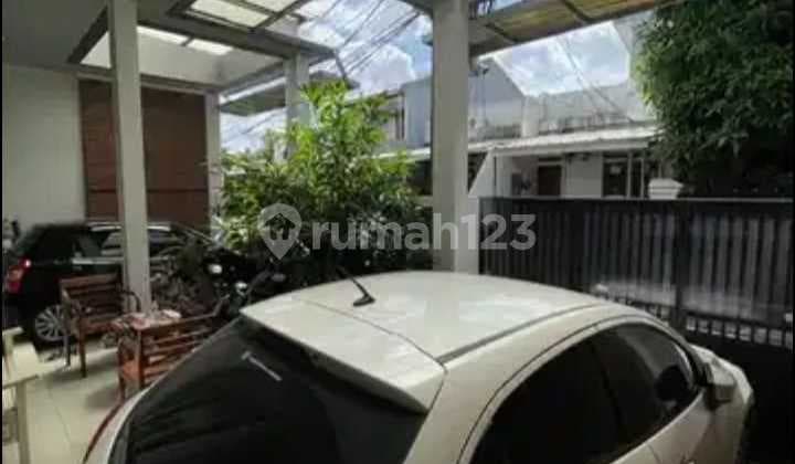 Dijual Rumah Meruya Kembangan Jakarta Barat Luas Tanah : 150 M Luas Bangunan : 130 M SHM KT : 3+1 KM : 3 2 Lantai Listrik : 2200 Watt 2 Carport PDAM 2 Tangki Air Full Bata Merah Lantai 2 Open Space Lantai Full Granit Anti Banjir Harga : 3,5M Nego