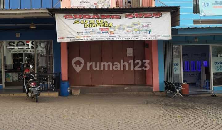 Dijual: Ruko di Cibubur Country * Luas Tanah 4,5X10m2 =45 M2 * Luas Bangunan 90 M2 * Kamar Mandi 1 * Lantai Dasar Plong * PLN 2200W Token * Air Sumur Jet Pump * LT. Atas Sudah Ada Sekat Kamar * Hadap Timur *Sertifikat Shgb Harga 1,1 M Nego
