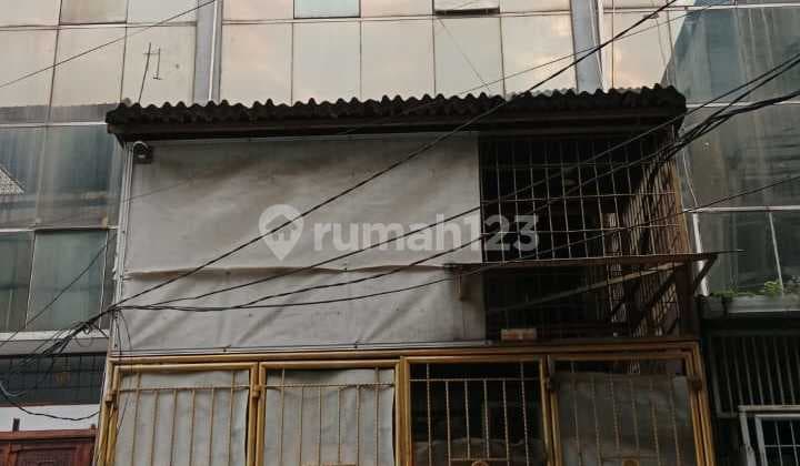 For Sale Quickly: Duta Muara Indah Shop House, Kapuk Muara, Penjaringan, North Jakarta. Land Area: 4 x 15 = 60 sqm. Building Area: 240 sqm. Levels (4 Floors). Title: HGB. Price: 2.2 Billion Negotiable.
