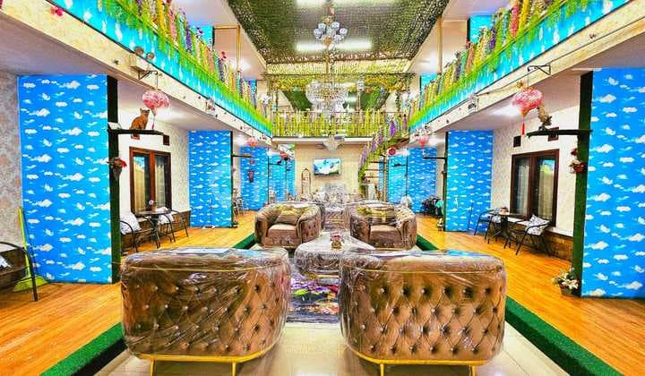 Dijual Ruang Usaha Kost Hotel Kostel Lt : 1.000 M2 (20 X 50m2 ).lb: 1.700 M2 Dokumen : Shm, Imb, Pbb Hadap Barat Room : 50 Room Km: 50 Km Air : Sumur Desibel Daya Listrik : 50 Kamar ( @ 1.300 Watt ) Listrik: 7.700 Watt Furnished Harga Rp 23.8 M Nego.