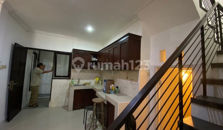 Sewa Rumah Dua Lantai Tukad Batanghari