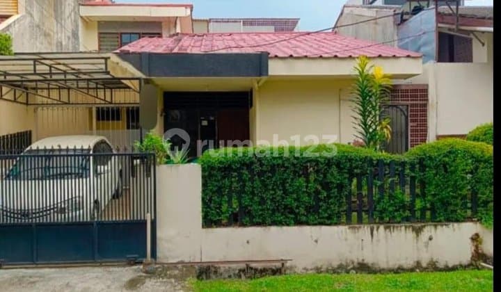 Rumah 1 1/4 LT Taman Kedoya Baru, Investasi Tepat, Nyaman dan Strategis, di Taman Kedoya Baru, Jarang Ada, Lokasi Strategis