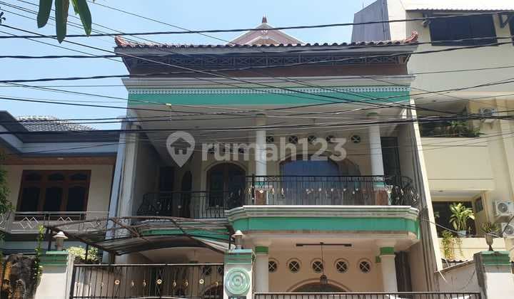 Rumah 3,5 Lantai di Kramat Jakarta Pusat, Daerah Teduh Dekat Halte Trans Jakarta, Laboratorium