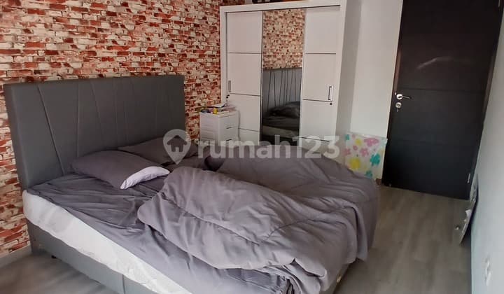 3-Story Minimalist 3-Bedroom Palapa House in West Jakarta