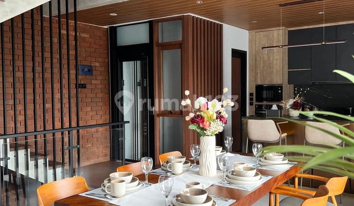 New Private Townhouse 4,5 LT Private.lift, Club House.di Wijaya Jakarta Selatan