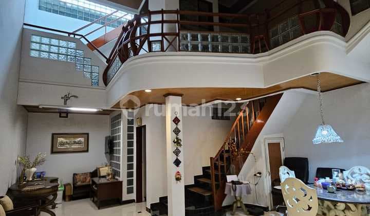 3-Story House in Taman Kedoya Baru, West Jakarta