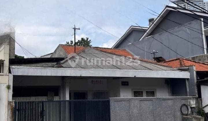 Rumah di Daerah Kemanggisan Jakarta Barat, Strategis untuk Kost, Guest House dan Lainnya