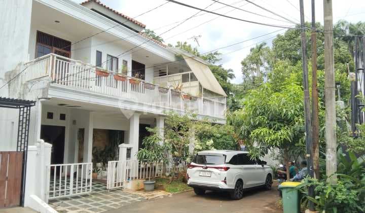 di Dijual Rumah 2 Lantai Rapih, Siap Huni Di Bintaro Sektor 9, Lokasi Sangat Strategis !