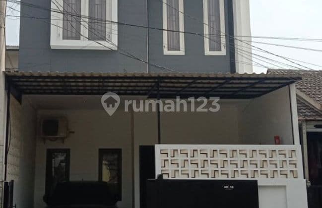 Dijual Rumah Bagus 3 Lantai Full Furnished Siap Huni di Taman Royal Tangerang