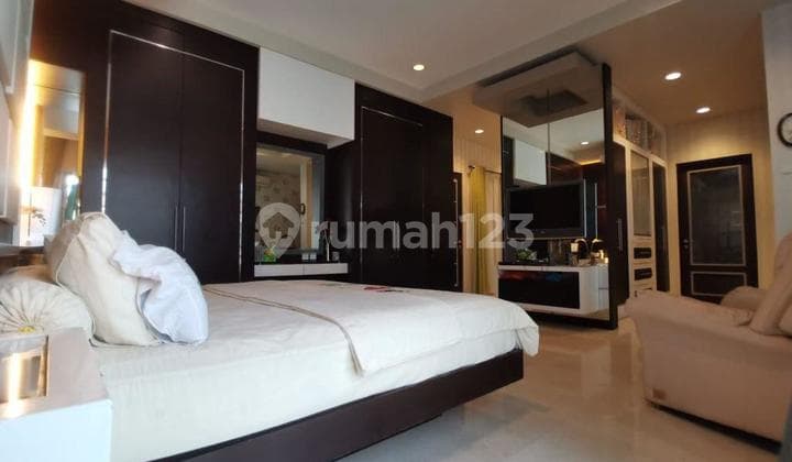 Rumah Classic Mewah di Gading Kirana, Kelapa Gading