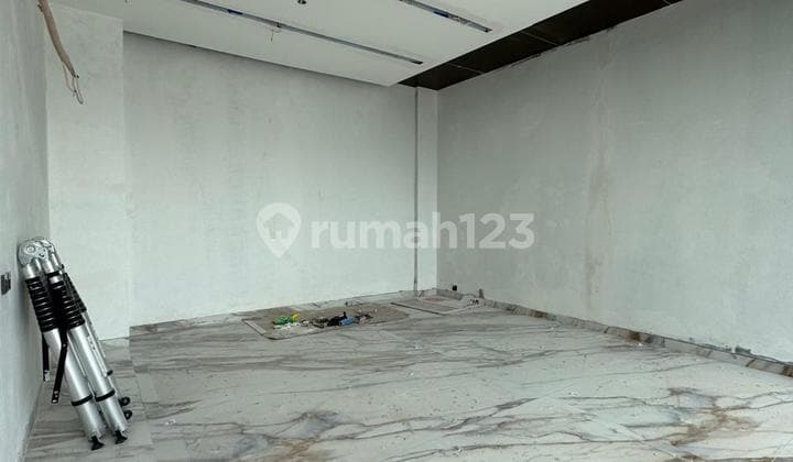 Brand New Rumah Kontemporer 4 Lantai Janur Kuning, Kelapa Gading