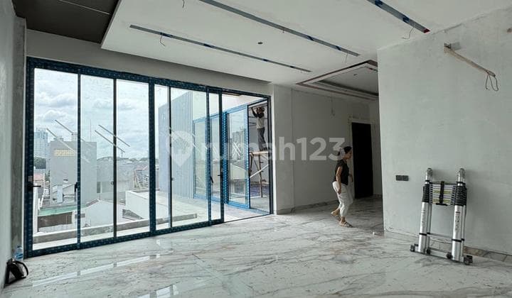 Brand New Rumah Kontemporer 4 Lantai Janur Kuning, Kelapa Gading