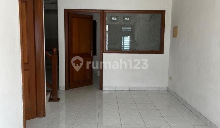 Disewa Rumah Ideal 2 Lantai di Janur Asri, Kelapa Gading, Jakarta Utara