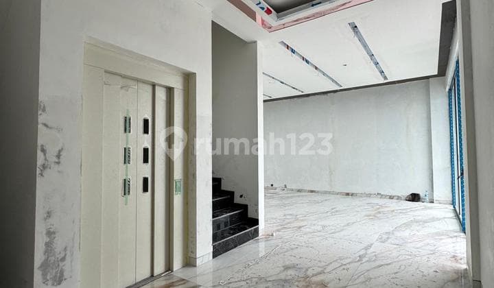 Brand New Rumah Kontemporer 4 Lantai Janur Kuning, Kelapa Gading