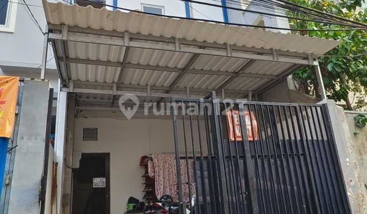 Mangga Besar Two-Color Boarding House 10 Rooms, West Jakarta