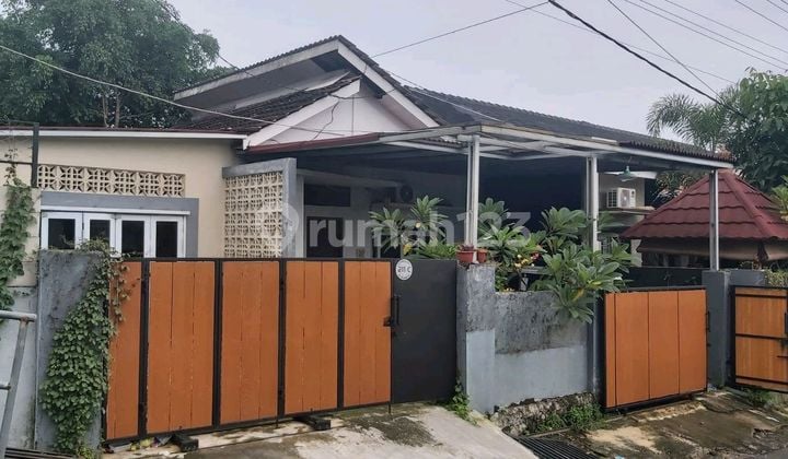 Rumah Tengah Kota Lokasi Strategis Dekat Jalan Tol