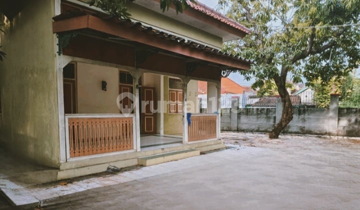 Rumah Etnik di Tengah Kota