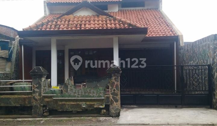 Rumah Dua Lantai Diperumahaan Jalan Lebar