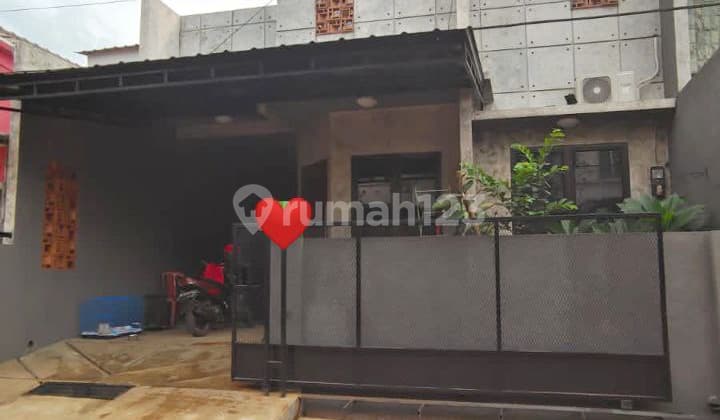 Quick Sale: Sturdy 2.5-Story House in Jatibening