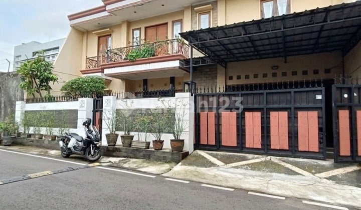 Dijual Cepat dan Murah Rumah 2,5 Lantai Siap Huni di Komplek Cempaka Putih Timur Jakarta Pusat Dekat Starbucks Cempaka Putih
