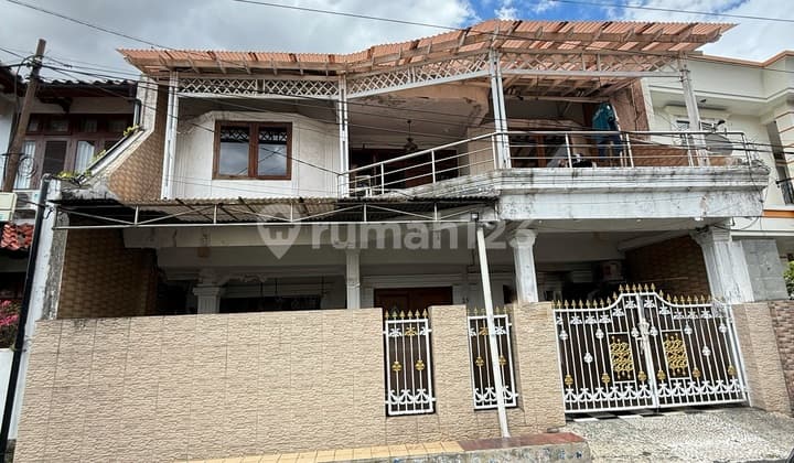 Selling Old House in West Tebet, South Jakarta, Investment Potential for Building a Boarding House with Wide Road Access