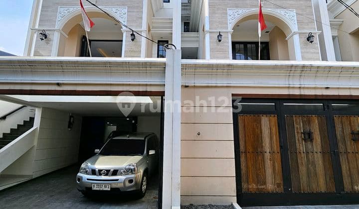 Dijual - Rumah Baru Modern Klasik 4 Lantai + Rooftop & Pool Pejaten - Jakarta Selatan