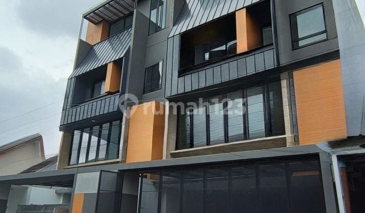 Rumah Mewah dan Eksklusif 4 Lantai Ada Lift dan Ada Private Pool di Kemang Jakarta Selatan