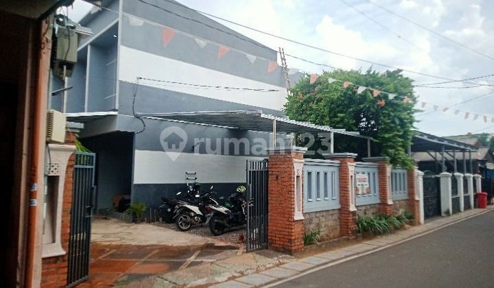 Dijual Rumah Beserta 2 Unit Town House Ada Kolam Renang Duren Sawit Jakarta Timur