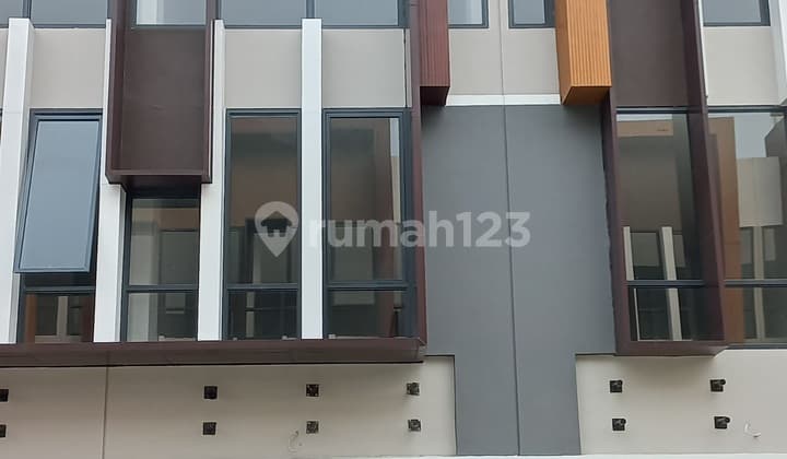 Jual Sewa Ruko Campton Bsd Sebelah Universitas Atmajaya Tangerang, Da