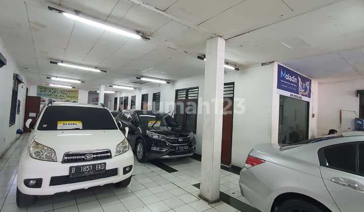 Disewa Ruang Usaha Ex Showroom di Pamulang Tangerang Selatan, Da