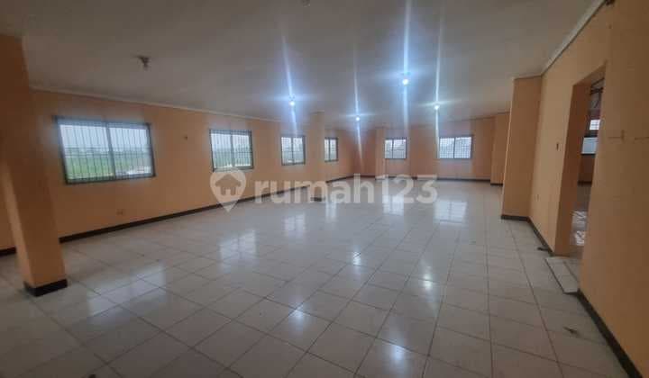 Disewakan Gedung Hadap Jalan Raya di Karawaci Tangerang