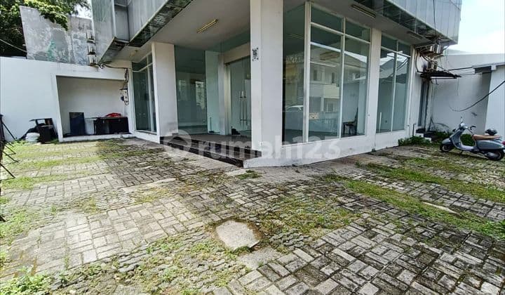 Gedung Kantor 4.5 Lantai Posisi Hook Strategis Pinggir Jalan Raya Di Tanah Kusir, Kebayoran Lama - Jakarta Selatan