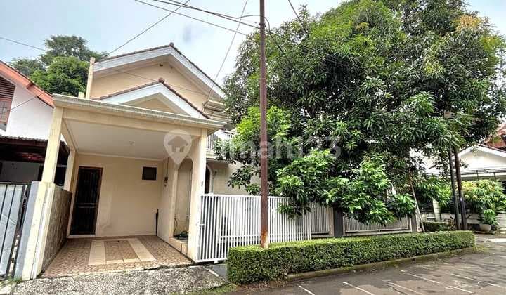 Modern Hook House Ready to Occupy at an Affordable Price in Bintaro Jaya Sector 2