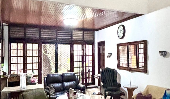 Dijual Cepat - Rumah Lama Terawat Di Pakubuwono Lokasi Strategis